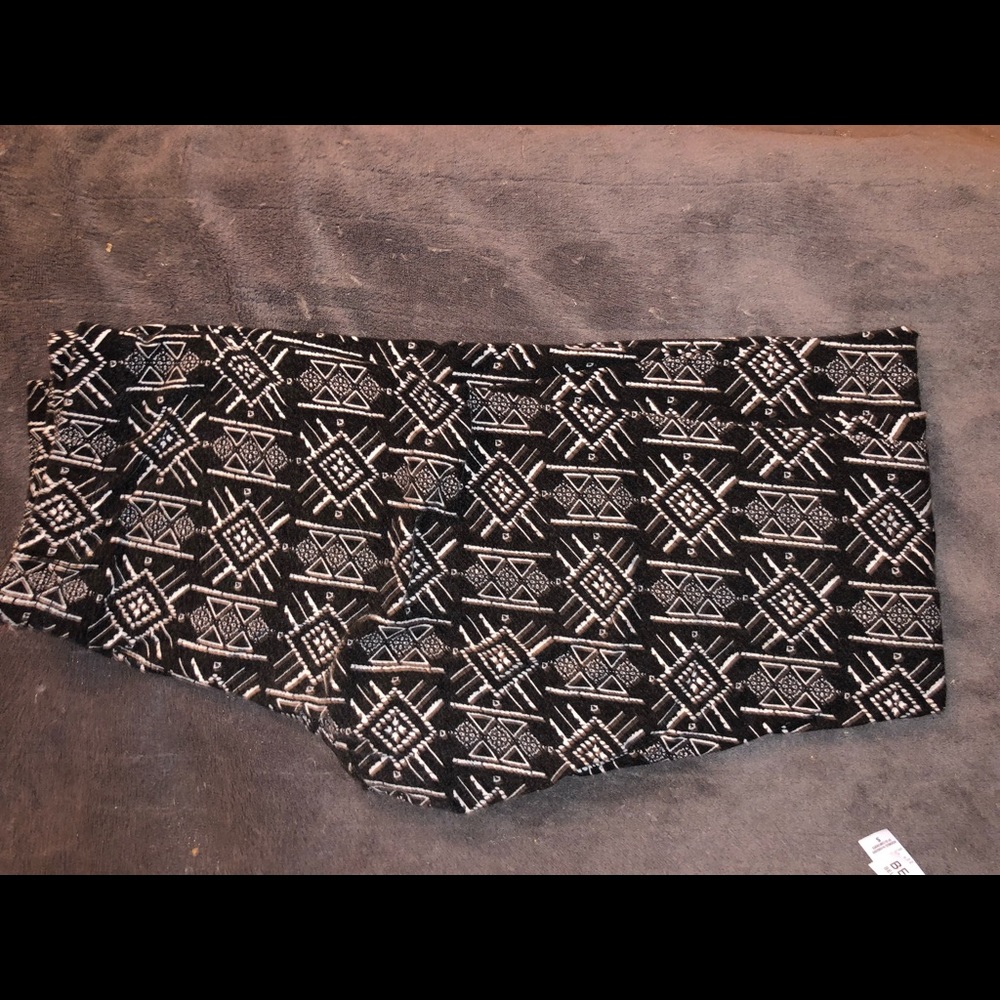 Black and white Aztec print leggings